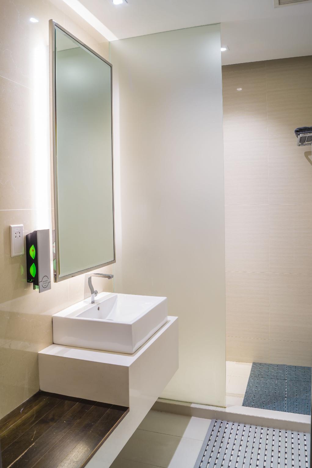Ambassador Transit Lounge Terminal 3: Your Convenient 3-Star Airport Stop in Singapore