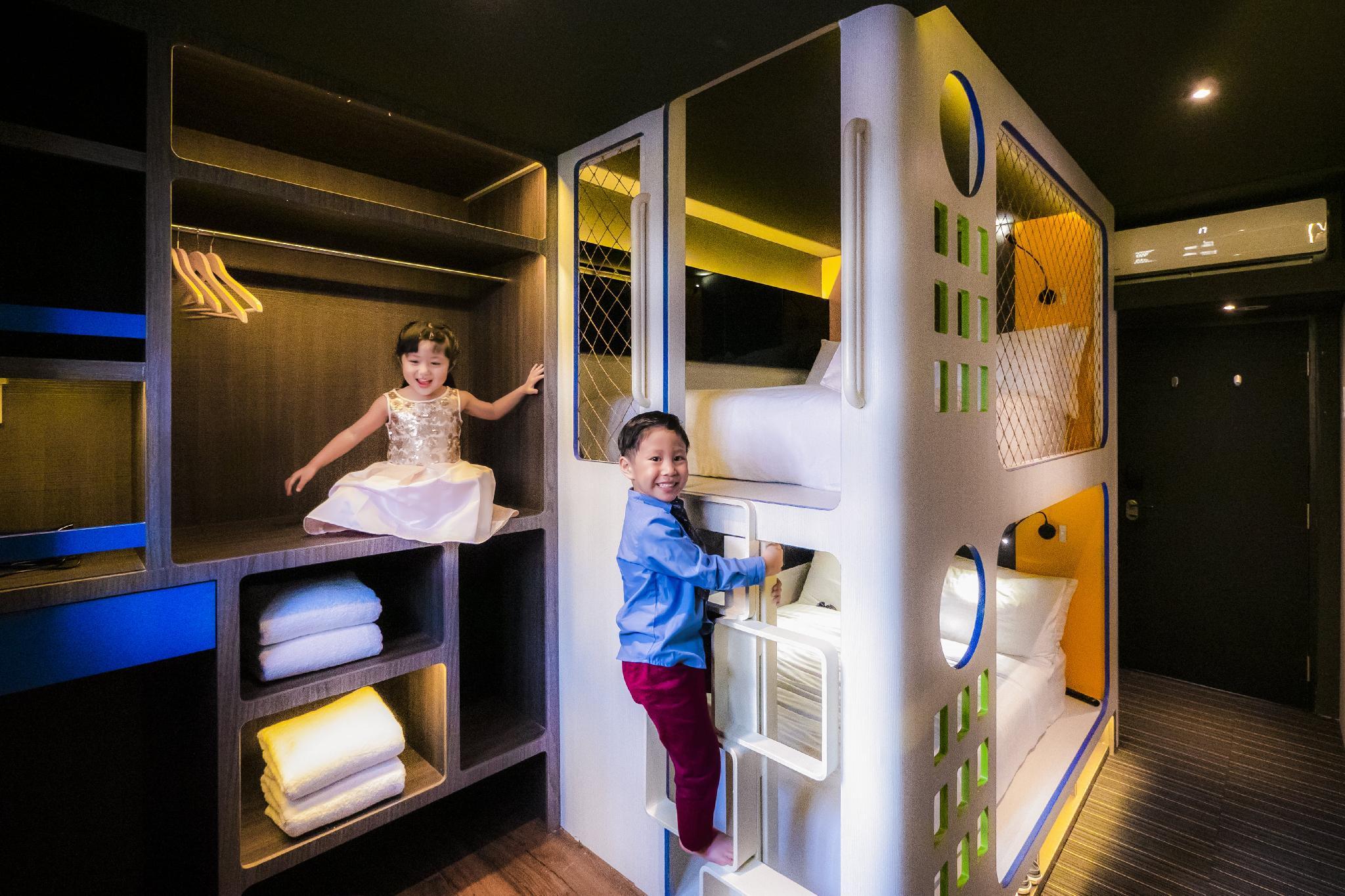 CUBE Family Boutique Capsule Hotel @ Chinatown hotel photo 2