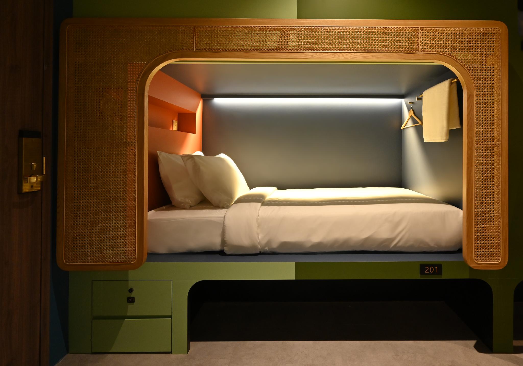 Dream Chaser Boutique Capsule Hotel hotel photo 2