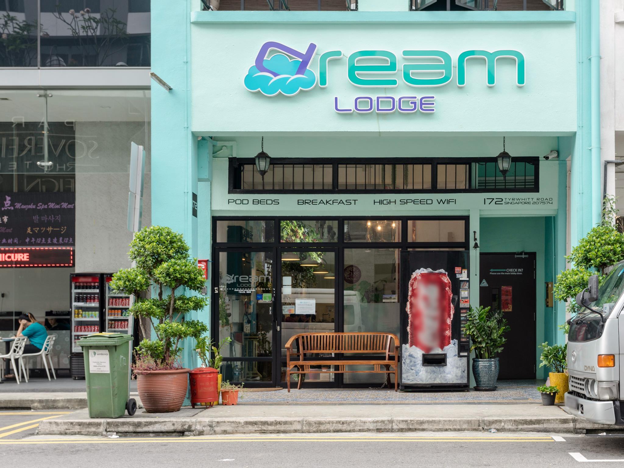 Dream Lodge Singapore: An Affordable 2-Star Capsule Hotel Gem for Budget Travelers