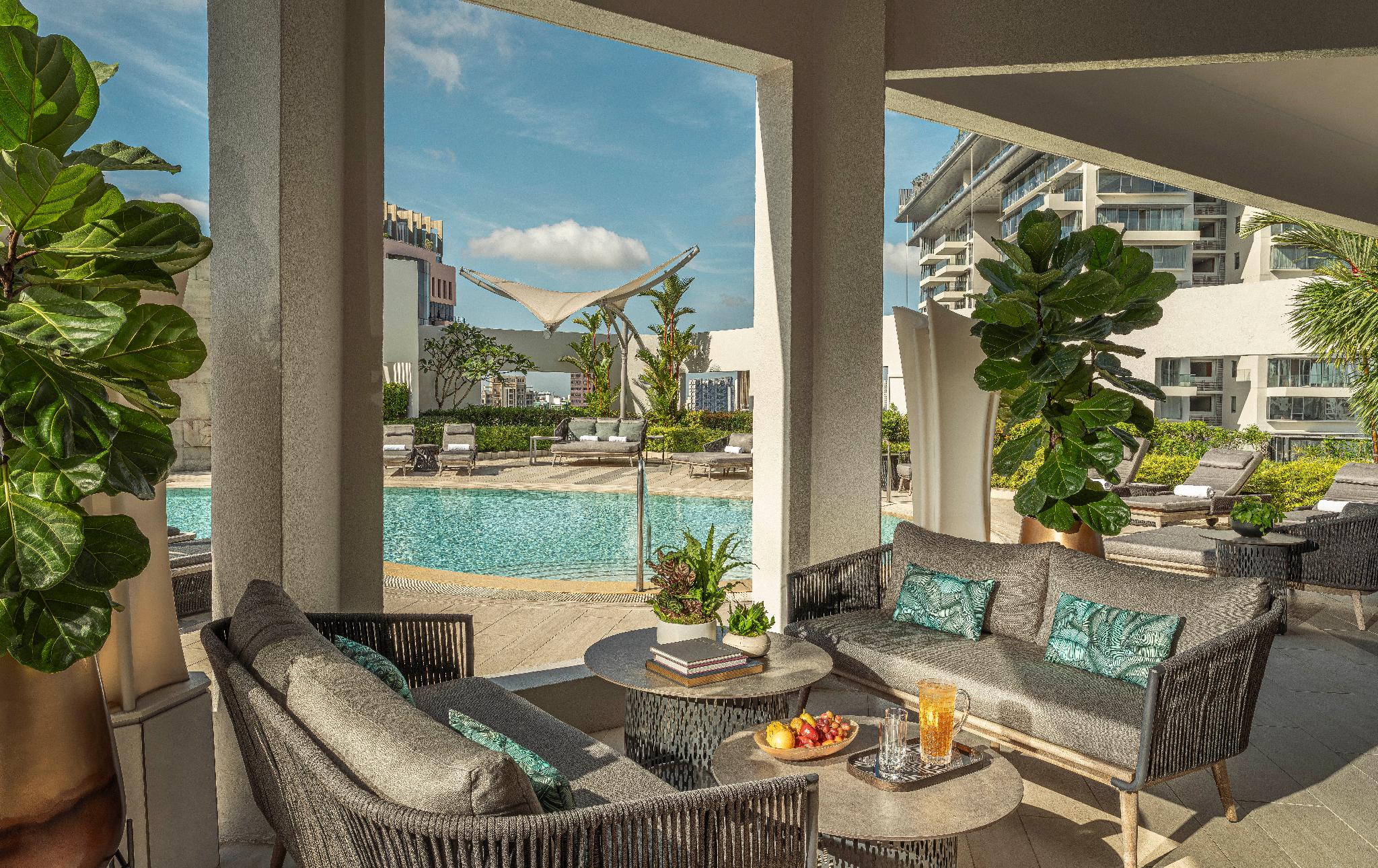 Four Seasons Hotel Singapore: A Deep Dive for Value-Conscious Travelers on Orchard Road