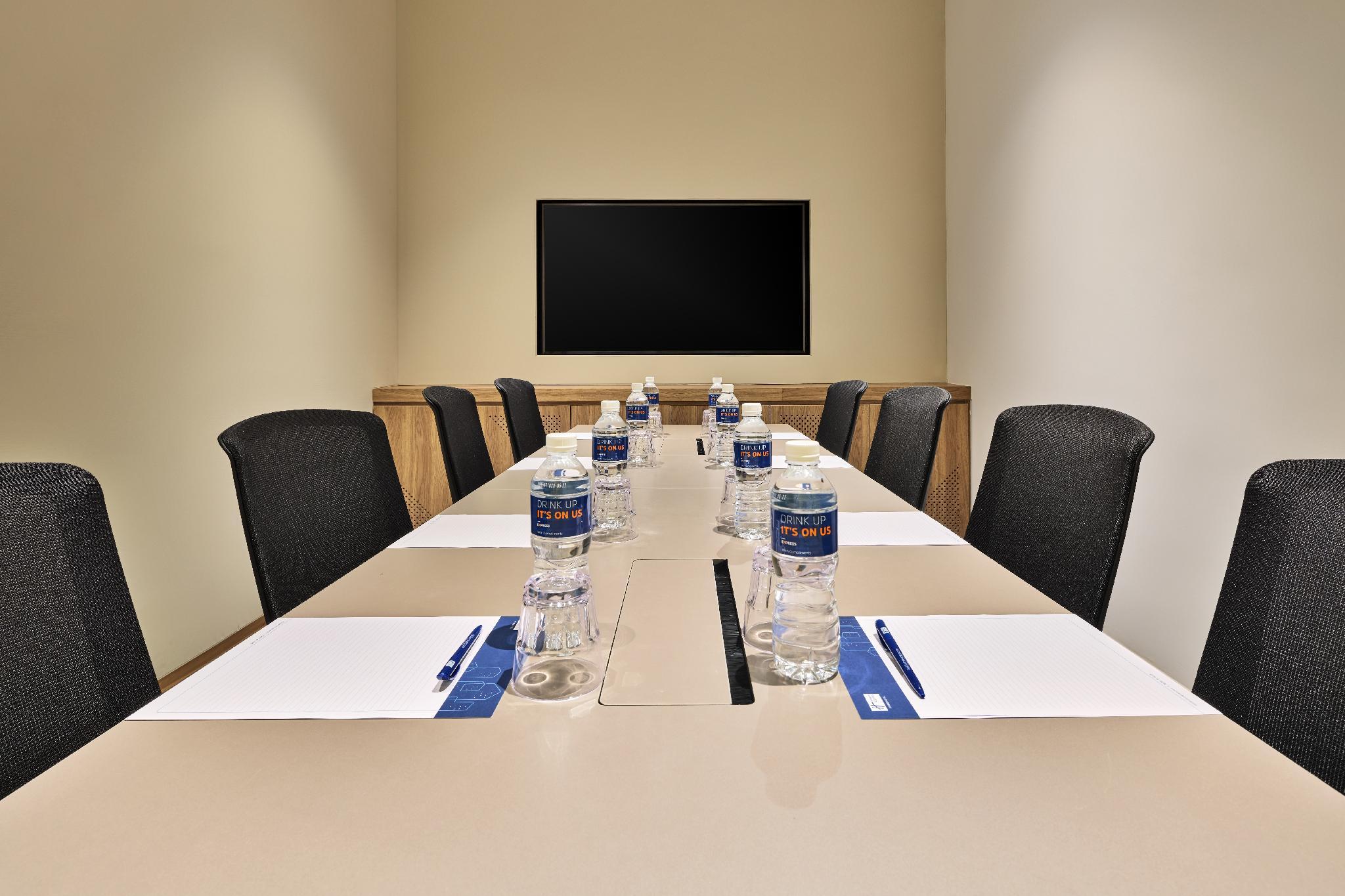 Holiday Inn Express Singapore Serangoon By IHG Review: Affordable 4-Star Stay in Jalan Besar