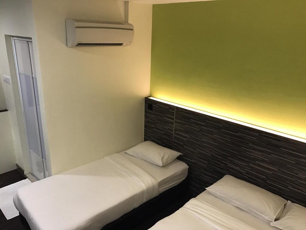 L Hotel @ 51 Desker hotel photo 2